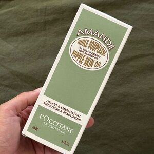 L'OCCITANE Amande Supple Skin Oil - Green and White
